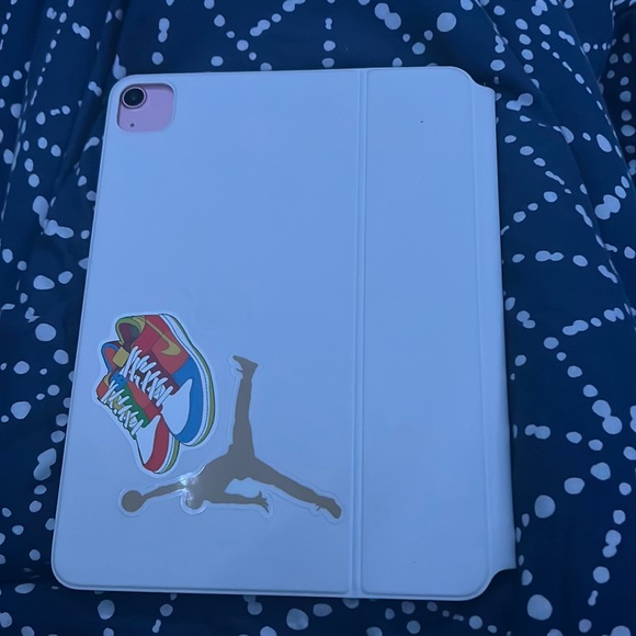 iPad Air + Apple keyboard case - Picture 2 of 4